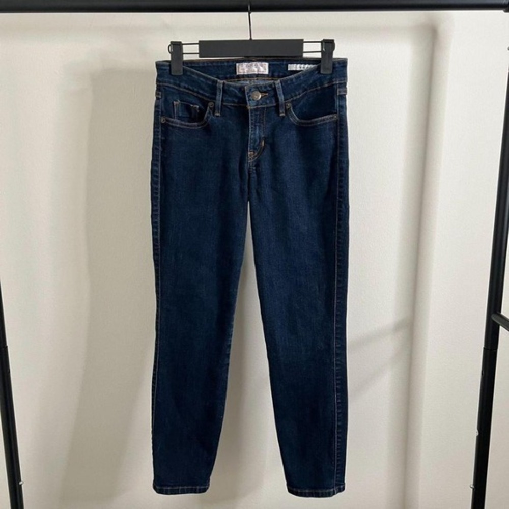 Women's‎ Dark Denim Guess Jean Size 26 (2) Crop Mid